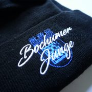 Schwarze Wollmütze mit eingesticktem Bochumer Junge Logo – Bild 2